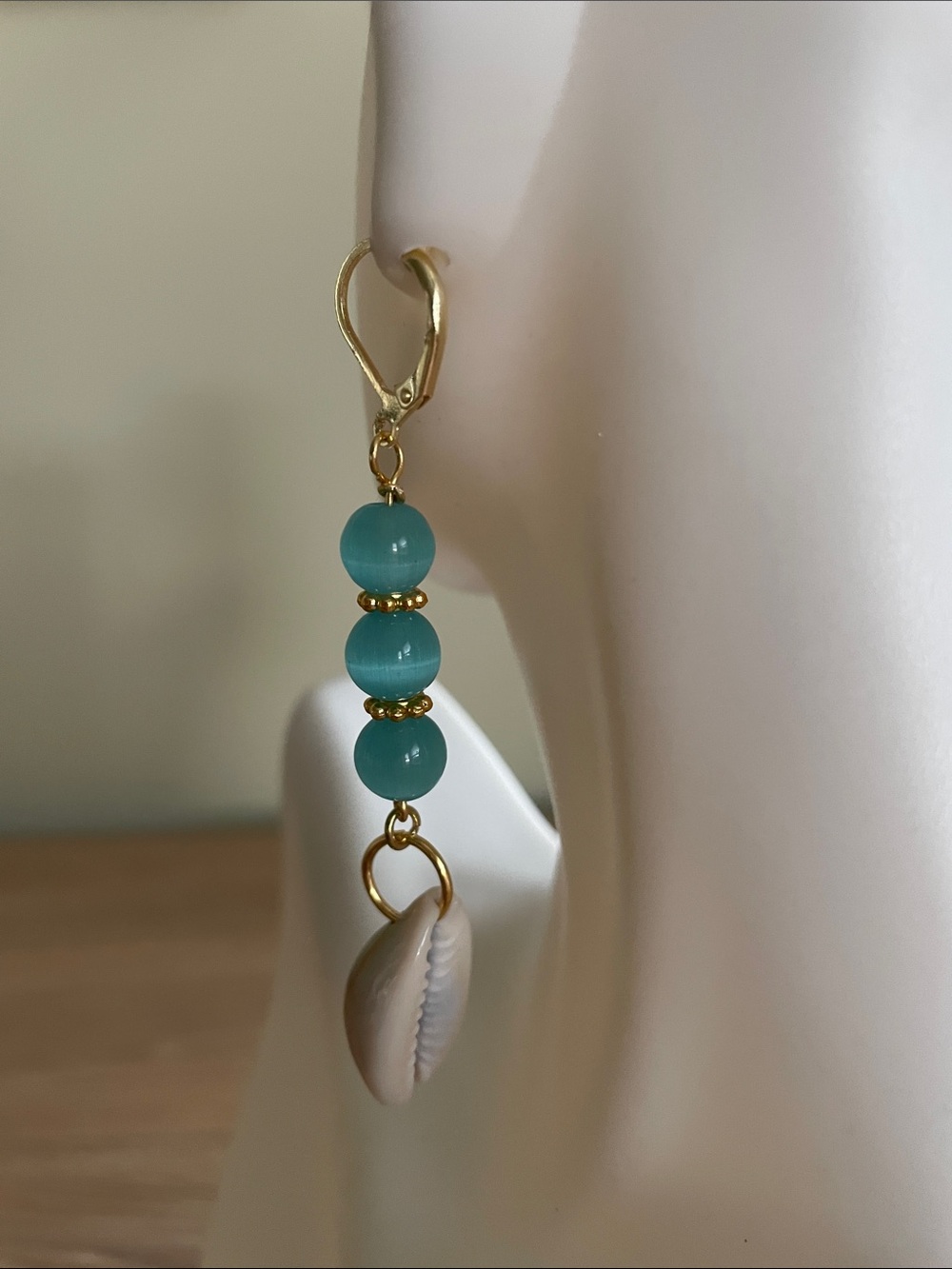 HAND CRAFTED BLUE CAT’S EYE COWRIE SHELL DANGLE EARRINGS Gold Beach Mermaidcore - Picture 6 of 9